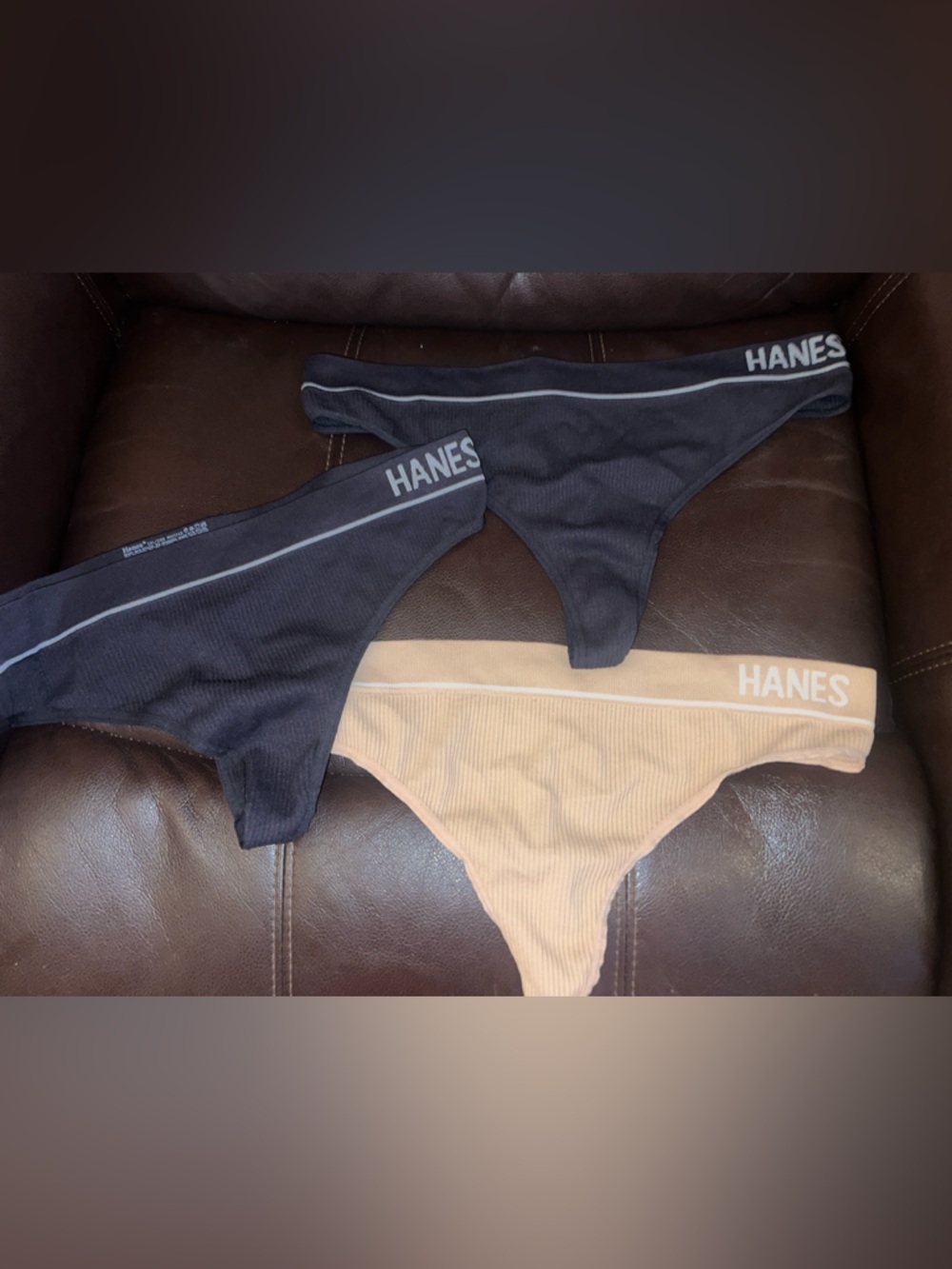 Hanes Women’s 3 thong Pack - Black & tan